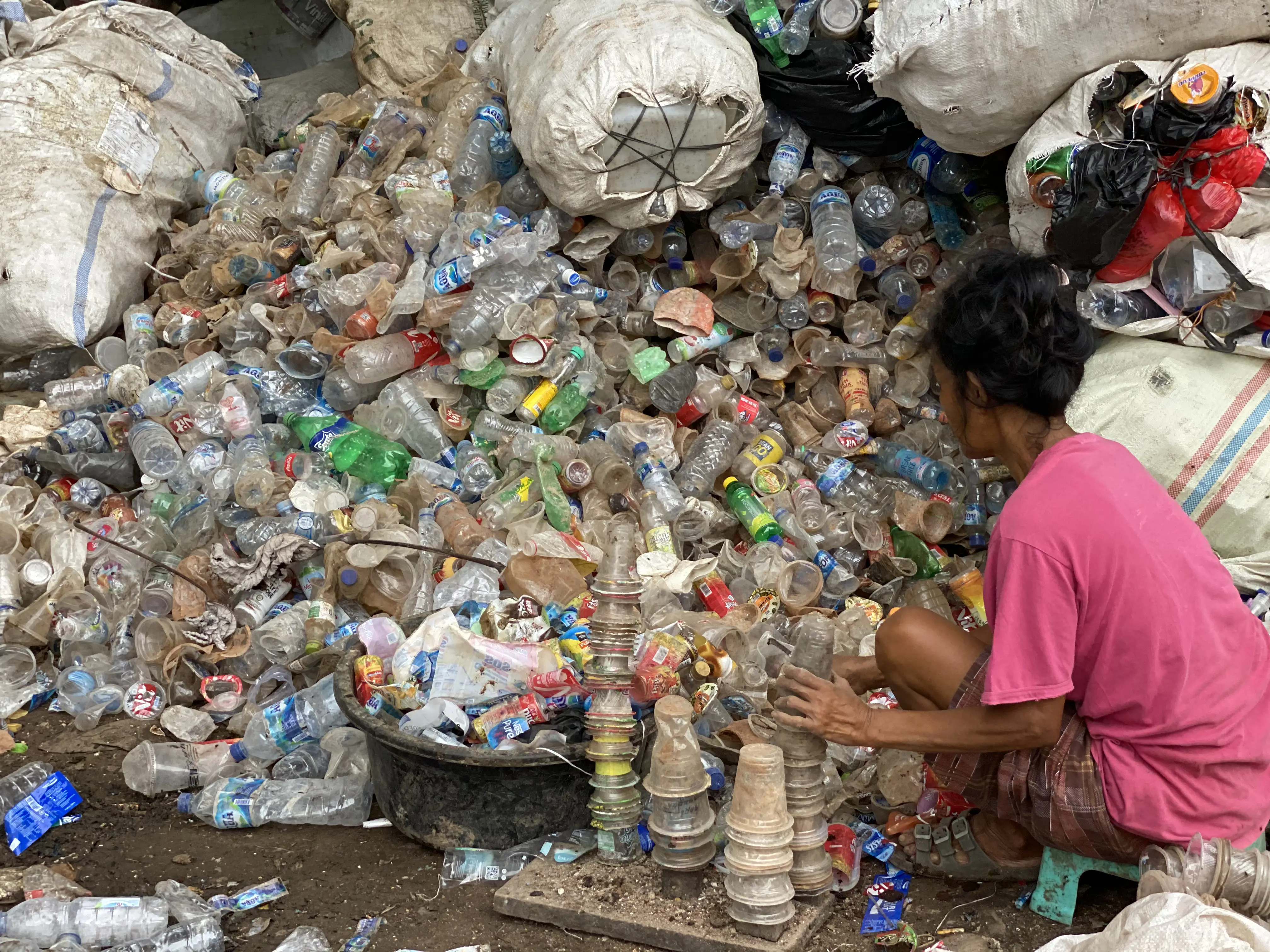 Sammler am Strand Indonesien